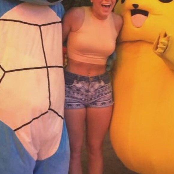 Patterned Jean Shorts - Picture 7 of 7